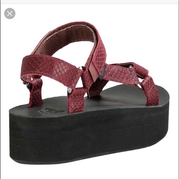 SEE TODAY'S DEAL⬇! NIB Flatform Everglade Teva’s - Picture 2 of 8